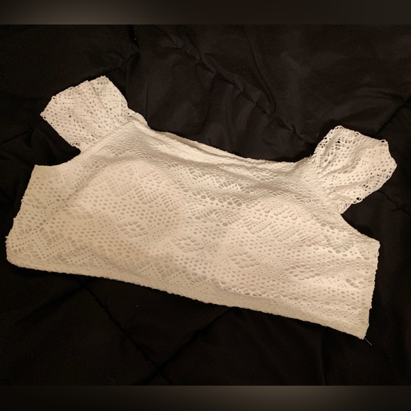3/$20 No Boundaries Women’s White Crocheted Bikini Top - Size Large (11/13) - Picture 4 of 8